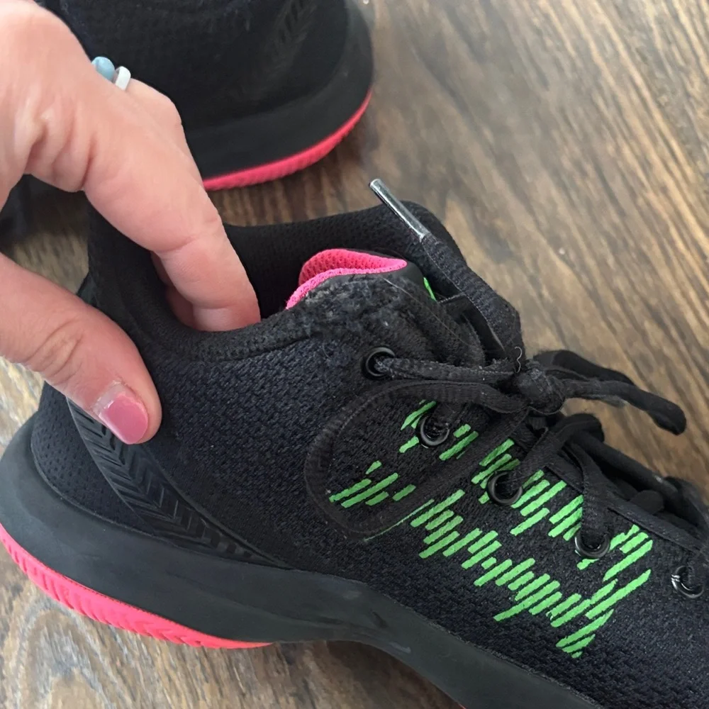 Basketball shoes - Picture 8 of 10